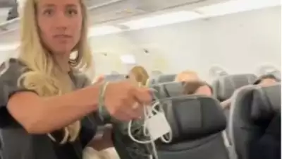 'Relaxa pra caramba': Mulher 'rouba' carregador Apple de homem em voo da JetBlue e diz que ia devolvê-lo