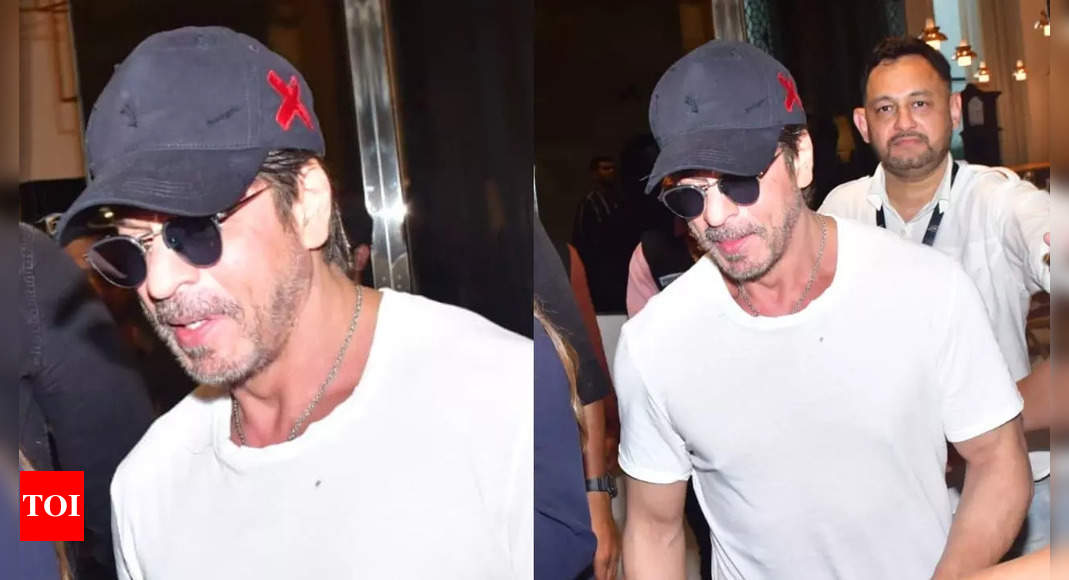 Shah Rukh Khan: Shah Rukh Khan turns heads in stylish look as he arrives at Abu Dhabi airport