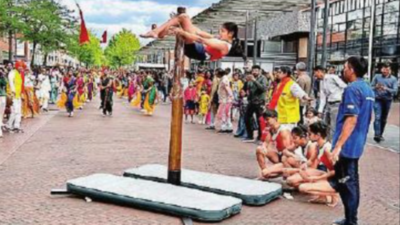 Mallakhamb neemt de luchtroute, Gujarati's bereiden zich voor om Nederlands te trainen