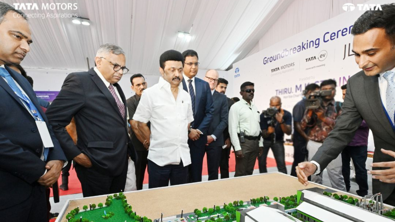 தமிழ்நாடு முதல்வர் ஸ்டாலின் - டாடா மோட்டார்ஸ் புதிய உற்பத்தி நிலையத்திற்கான அடிக்கல் நாட்டு விழா.