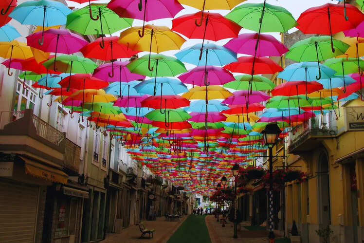 &Aacute;gueda&rsquo;s Umbrella Sky Project &ndash; &Aacute;gueda, Portugal