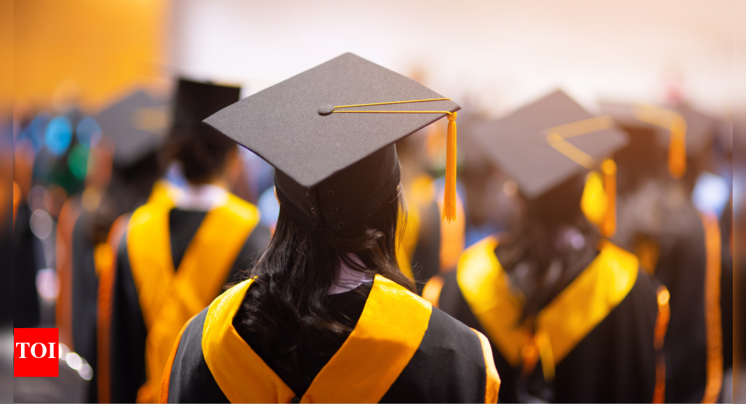 Scholarship vs Fellowship: Making the right choice for your study abroad programme; types, eligibility and benefits