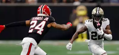 Violence at Mercedes-Benz Stadium: Falcon fan attacks a Saints supporter by punching him repeatedly