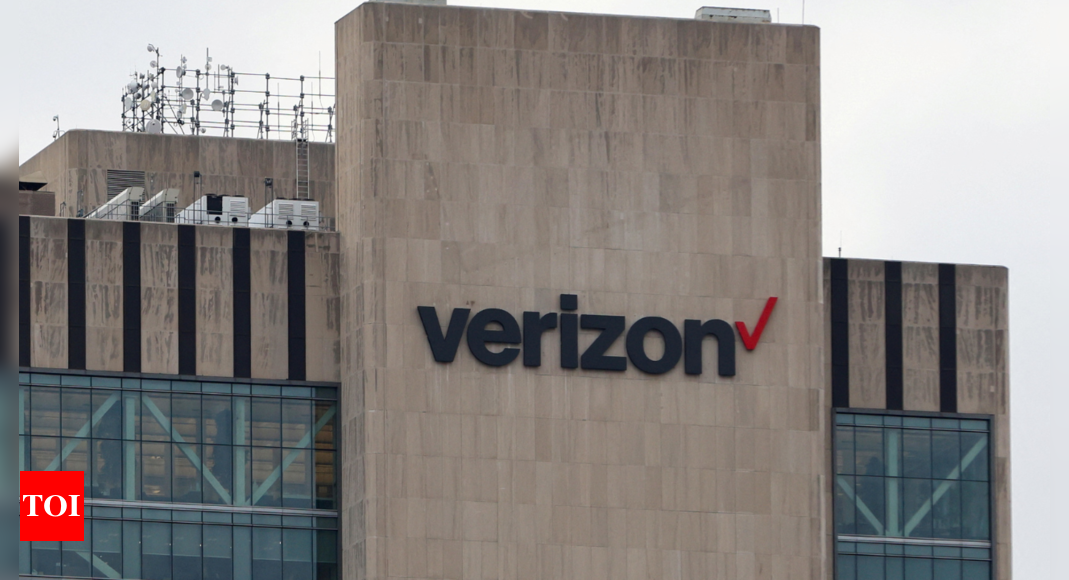 Verizon Verizon service outage strands thousands of users in 'SOS