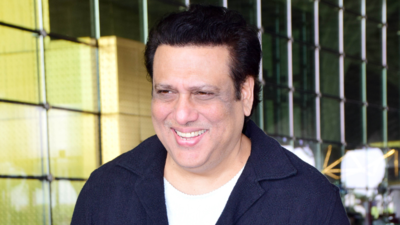 Actor Govinda suffers a gunshot wound due to the revolver misfiring and is rushed to the hospital