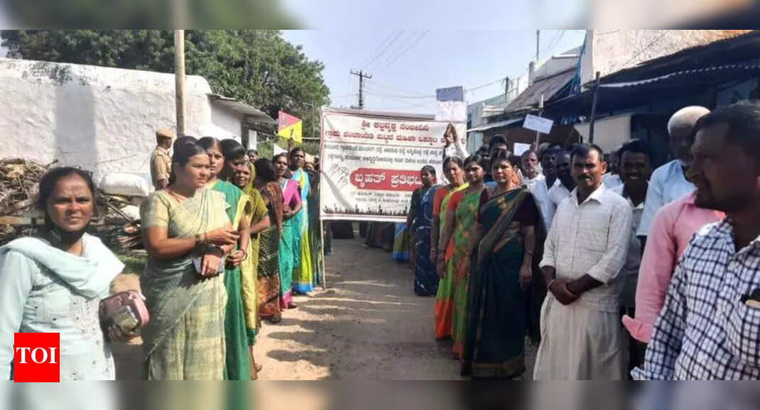 Kavalur Women's Union Protests for Urgent Road Repairs | Hubballi News ...
