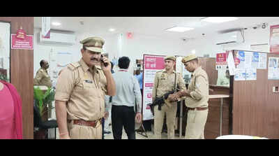 ‘Debt-ridden’ man enters bank with suicide note in UP's Shamli, walks out after robbing Rs 40 lakh
