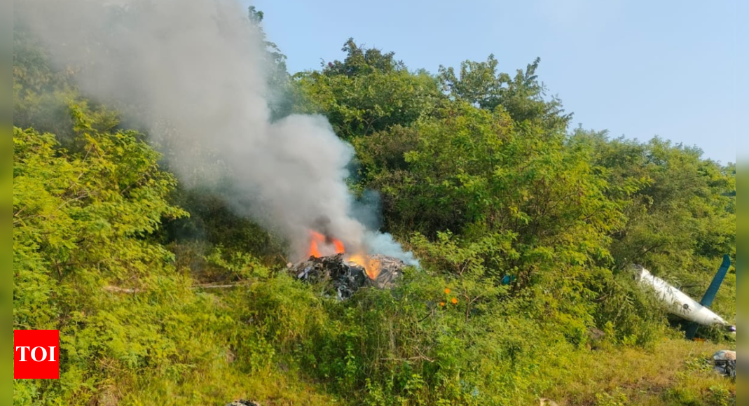 Three feared dead as chopper crashes in Pune | Pune News – Times of India