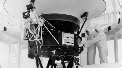 Nasa switches off instrument on Voyager 2 spacecraft to save power