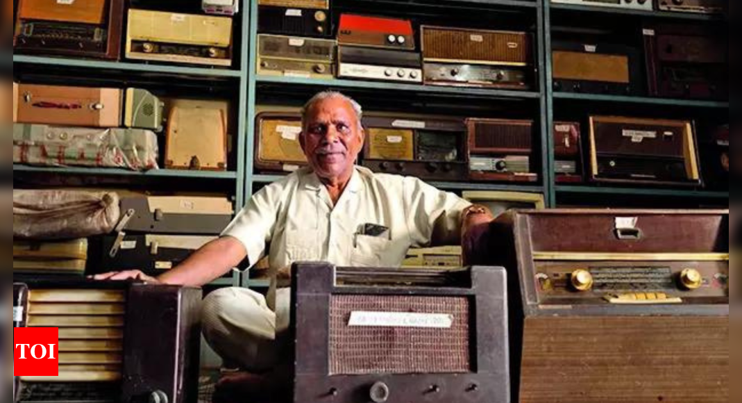 Uttar Pradesh Man Sets Radio Collection Record