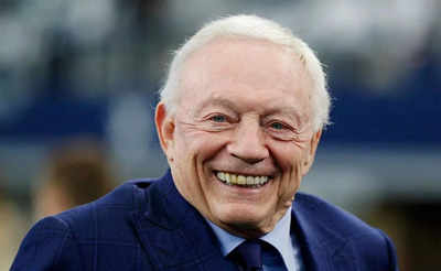 From Sky to Sideline: Jerry Jones stuns Cowboys players with Helicopter landing, disrupting practice in a bold fashion