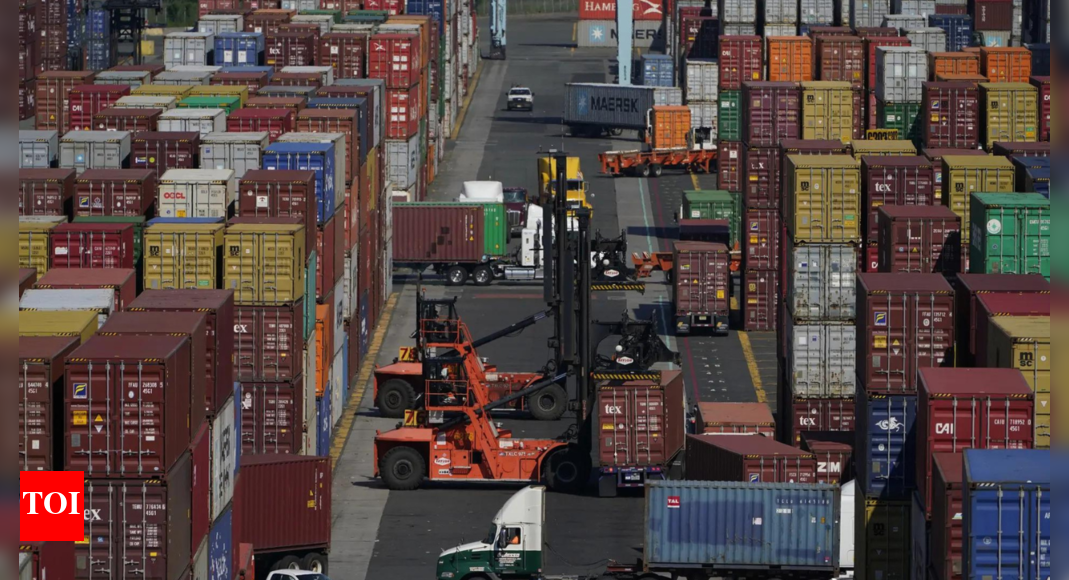 US dock workers end strike after 3 days, reach agreement to boost wages by 62%
