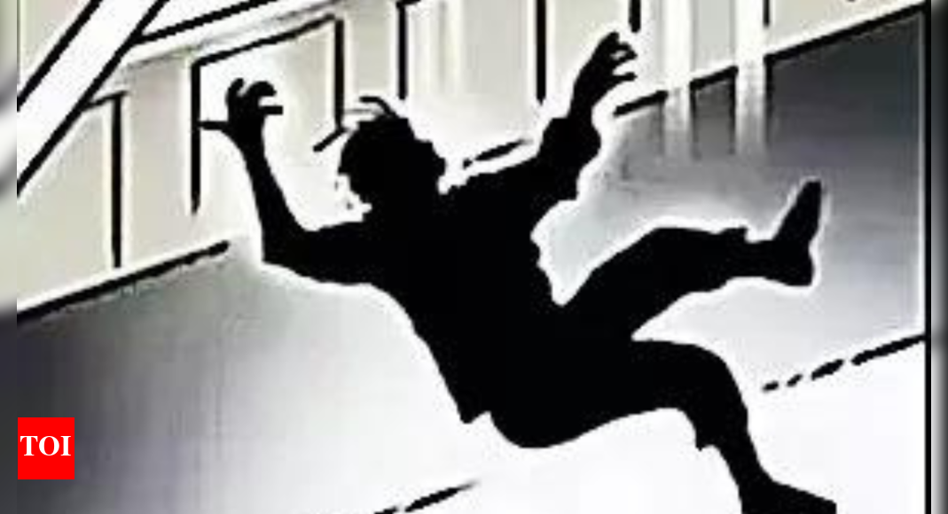 Man falls to death from building in Delhi’s Vasant Kunj | Delhi News ...