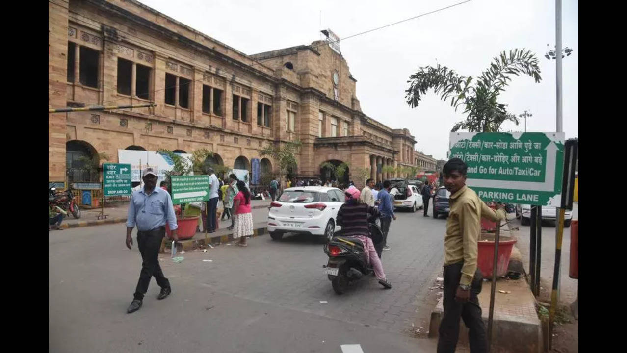 Nagpur Railway Station Halts Pick-Up and Parking Services for Dhamma Chakra  Pravartan Din | Nagpur News - Times of India