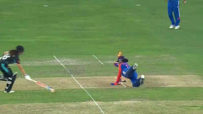 'Kya umpiring hai ye': Social media erupts after Amelia Kerr run-out call in IND vs NZ game