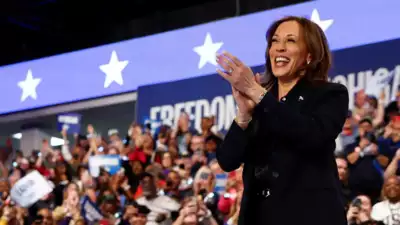 Watch: Kamala Harris keeps on repeating '32 days' after 'teleprompter malfunctions'