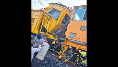 5 injured as 2 MPT engines collide near Mul rly station