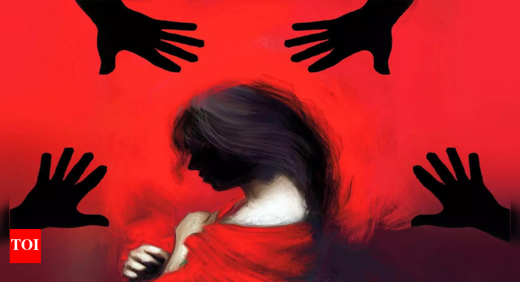 Unidentified woman's body found in field in UP's Etah | India News ...