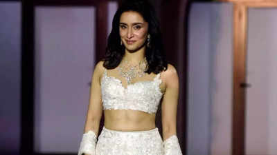 Shraddha Kapoor’s 'AWKWARD' ramp walk leaves netizens divided - WATCH