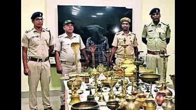 Brothers held for temple thefts in three districts