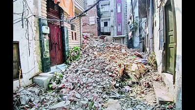 Civic body serves 2 notices as rickety structures put people at risk