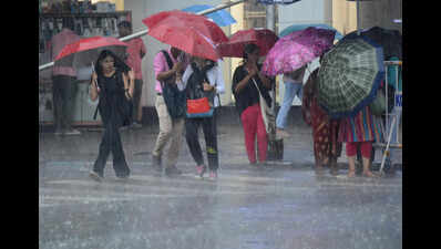 Met predicts light rain, thundershowers on Saptami, Ashtami