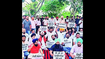 Tension in the ranks? AAP leaders skip protest against ED raid at MP’s house