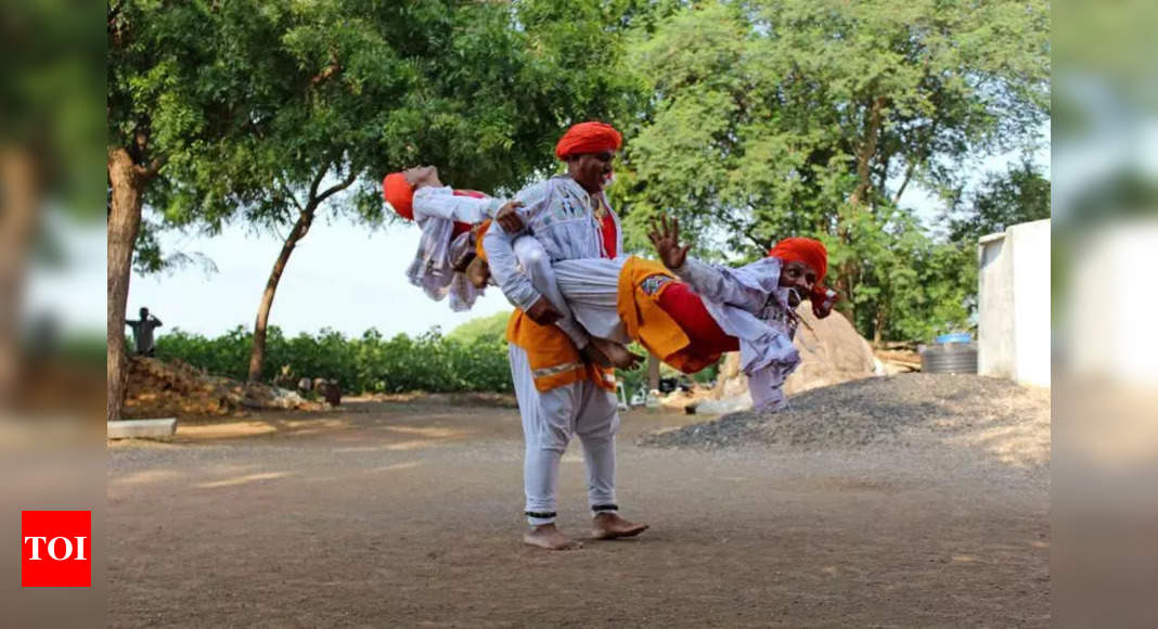 Garba: The Evolution of Garba: From Traditional Roots to Modern Spectacle | Ahmedabad News