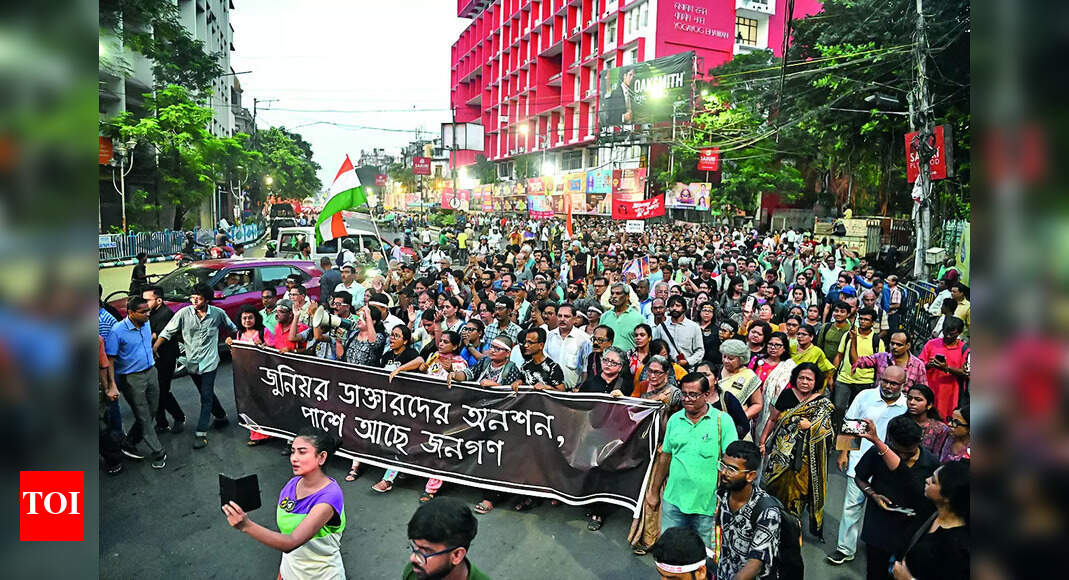 Kolkata Doctors Redirect Protest Rally Amid Puja Crowds | Kolkata News ...