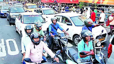 Police resort to flexi-timing to keep puja traffic moving