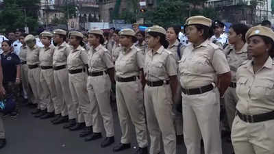 Kolkata police halts junior doctors' 'Abhaya Parikrama' rally at Durga puja pandals