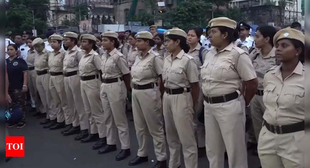 Kolkata Police Halts Junior Doctors' Rally During Durga Puja