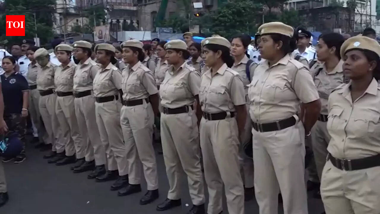 Kolkata police halts junior doctors' 'Abhaya Parikrama' rally at Durga ...
