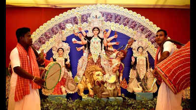 Four oldest Barwaris still maintain the simplicity of Durga Puja