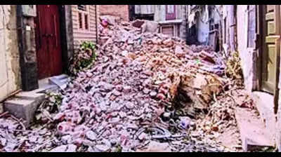 Fear around collapsed building: Plea to CM