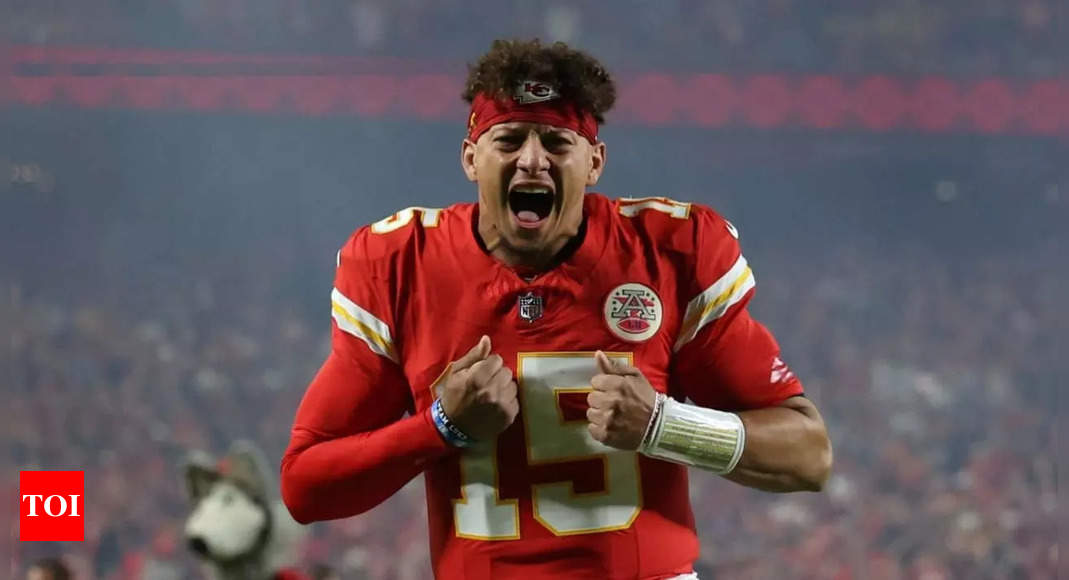 Patrick Mahomes Confronts Yankees Fan at ALDS Game