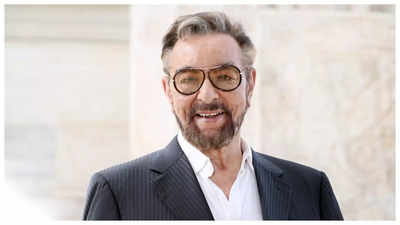 Kabir Bedi lashes out at the entourage culture in Bollywood; supports the re-release trend