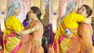 Kajol and Jaya Bachchan's sari soiree at North Bombay Sarbojanin Durga Puja pandal