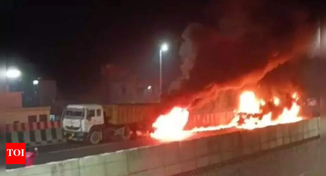 DEADLY NH 48 ACCIDENT 10 BURNT ALIVE AS LUXURY SLEEPER BUS CATCHES visual data 2