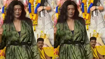 Sushmita Sen celebrates Durga Puja with Rohman Shawl and daughter Alisah