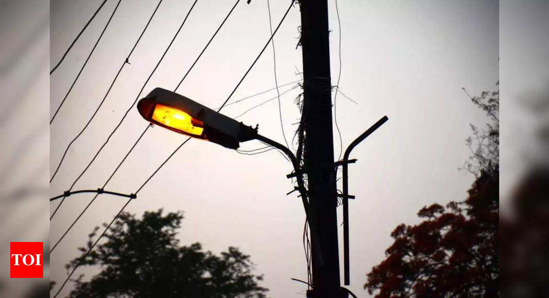 GHMC: GHMC Shifts Street Light Management to Private Companies Amid EESL Performance Issues | Hyderabad News