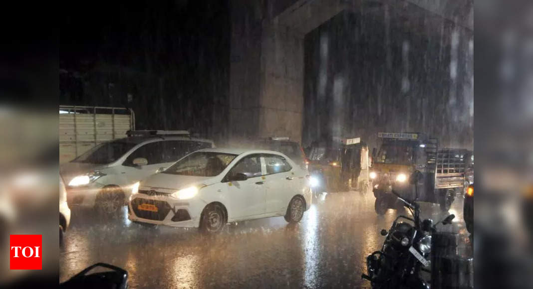 Heavy Rain Causes Traffic Chaos in Hyderabad | Hyderabad News