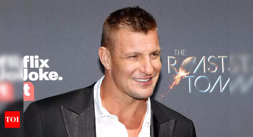 Robert Gronkowski Reacts to His Hilarious Impression in FX’s American Sports Story: Aaron Hernandez | NFL News – Times of India