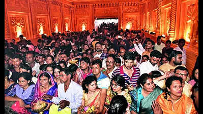 Crowd swells on Maha Ashtami amid festive fervour