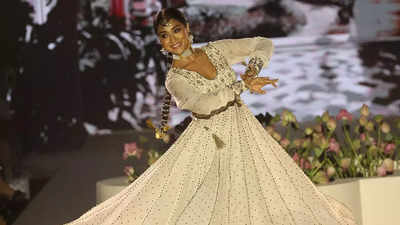 Shriya Saran's stylish Kathak act mesmerises everyone at Lakme Fashion Week