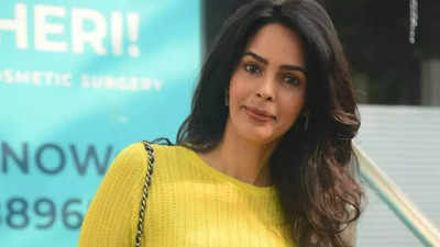 Mallika Sherawat recalls crying after some top female actors shamed her for her bold scenes in 'Murder' with Emraan Hashmi; here's what Mahesh Bhatt told her