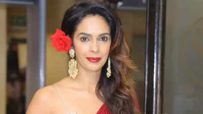 Mallika Sherawat exposes disturbing encounter with a South director: "Hero aapki kamar pe rotiyaan sekega"