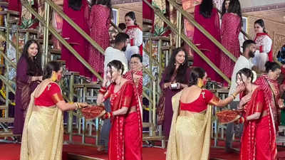 Sherlyn Chopra tries to touch Rani Mukerji's feet at Sindoor khela in Durga pandal; The 'Mardani' actress reacts