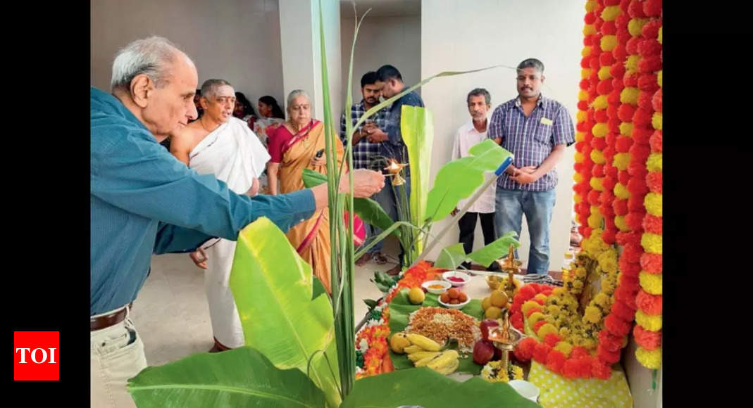 Vijayadashami celebrations around Bengaluru: Venerating traditional and digital tools | Bengaluru News