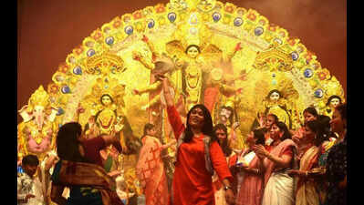 Thousands of devotees witness Nati Imali’s Bharat Milap in Kashi